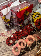 Love Bug & Bee Mine Dutch Pretzels & Oreo Pack